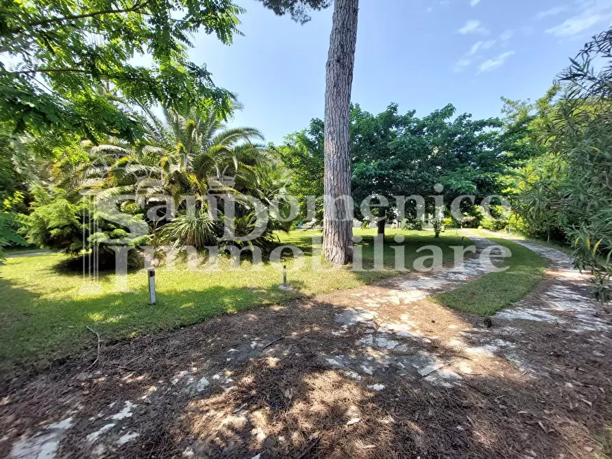 Immagine 11 di Villa in vendita  a Pisa