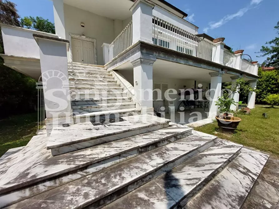 Immagine 13 di Villa in vendita  a Pisa