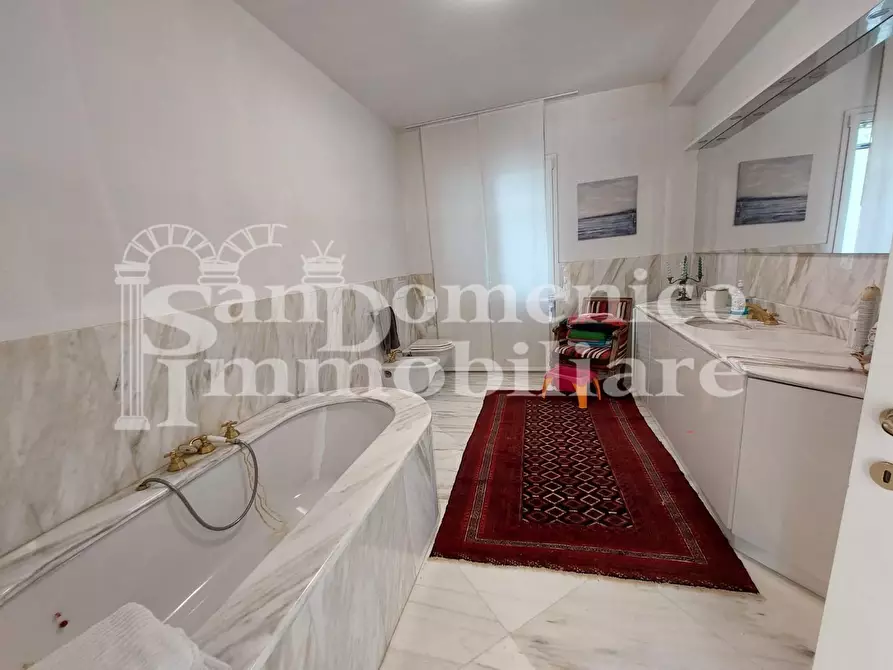 Immagine 47 di Villa in vendita  a Pisa