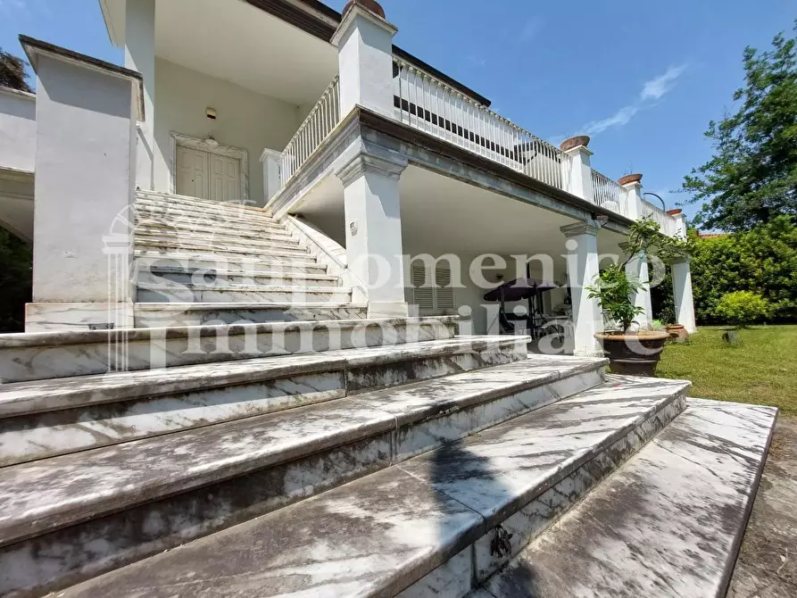 Immagine 15 di Villa in vendita  a Pisa