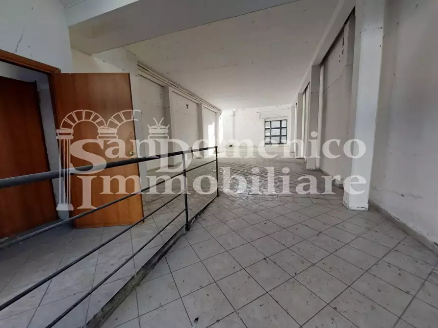 Immagine 4 di Capannone industriale in vendita  a Livorno