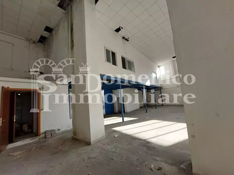 Immagine 9 di Capannone industriale in vendita  a Livorno