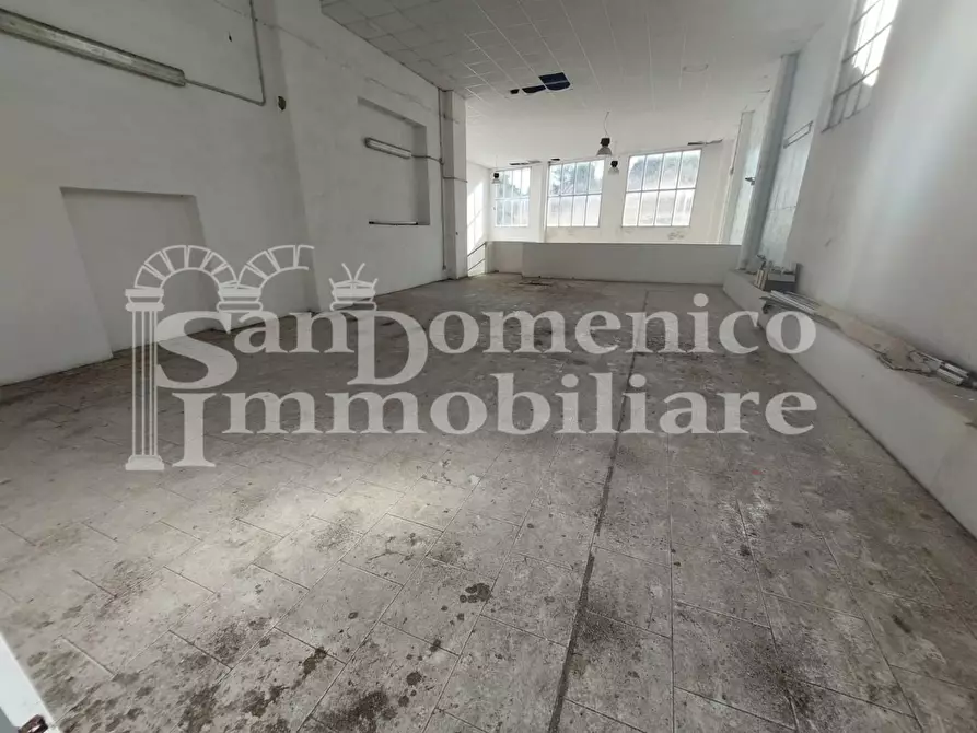 Immagine 15 di Capannone industriale in vendita  a Livorno