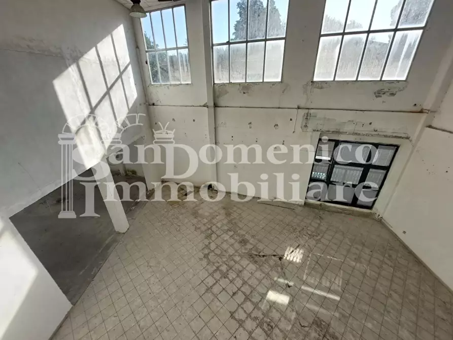 Immagine 14 di Capannone industriale in vendita  a Livorno