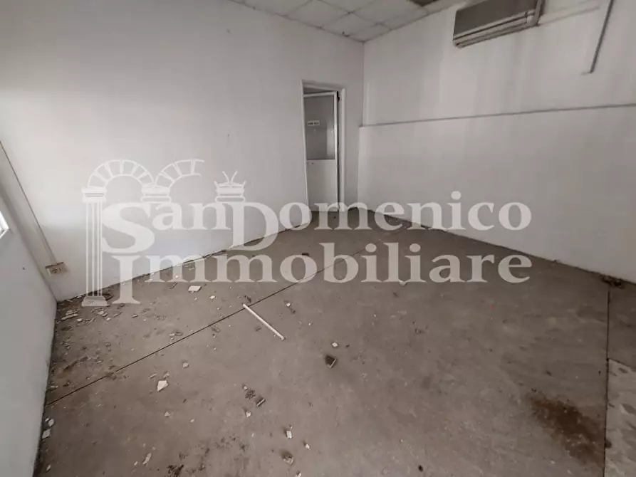 Immagine 13 di Capannone industriale in vendita  a Livorno