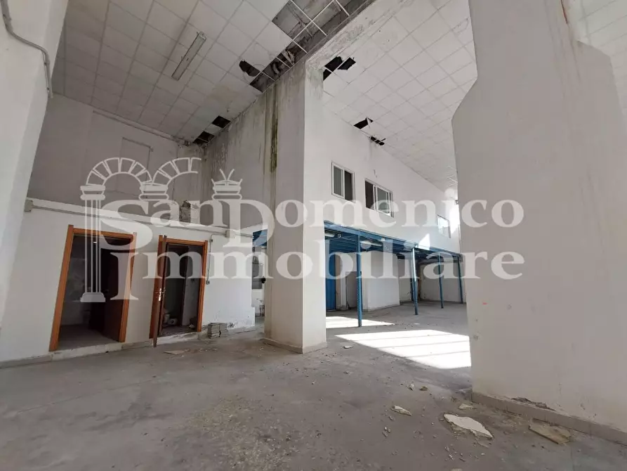 Immagine 8 di Capannone industriale in vendita  a Livorno