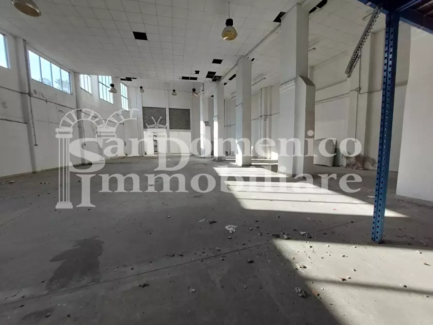 Immagine 3 di Capannone industriale in vendita  a Livorno