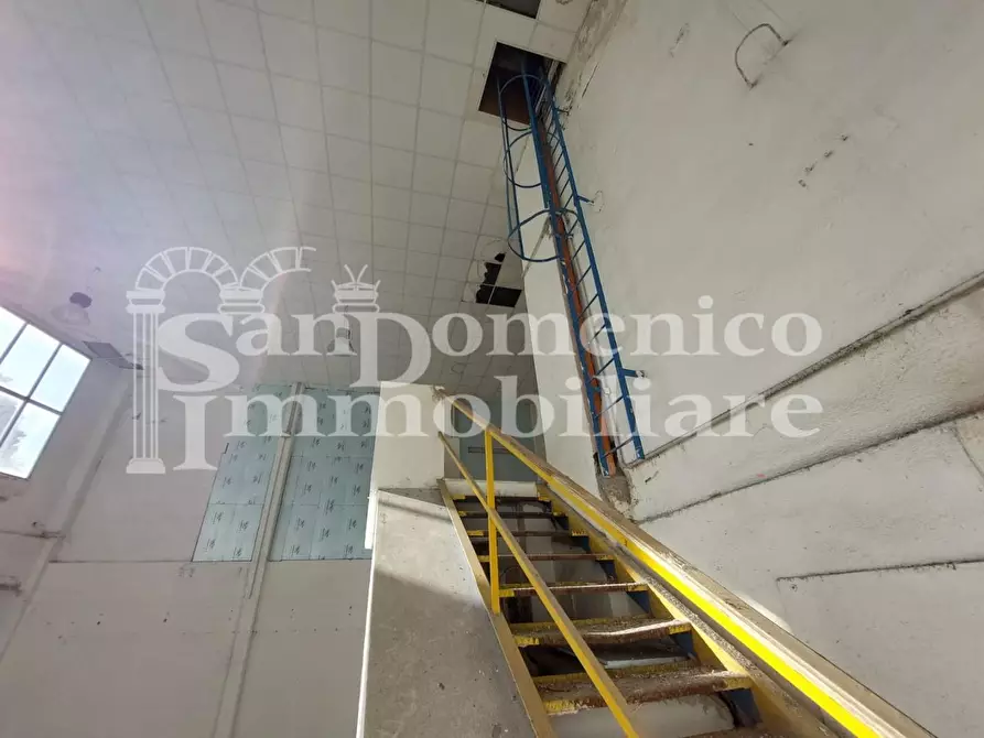 Immagine 6 di Capannone industriale in vendita  a Livorno