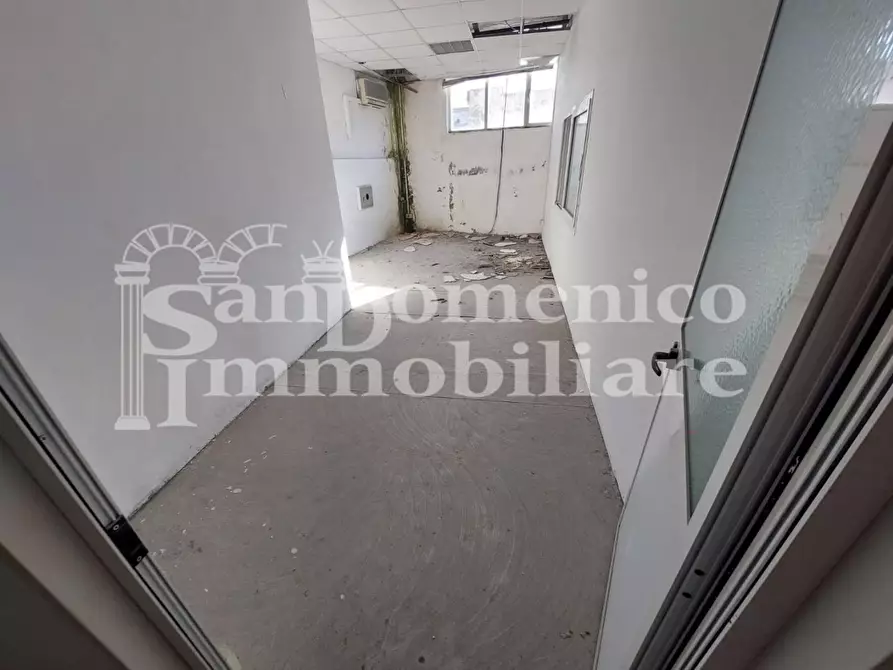Immagine 11 di Capannone industriale in vendita  a Livorno