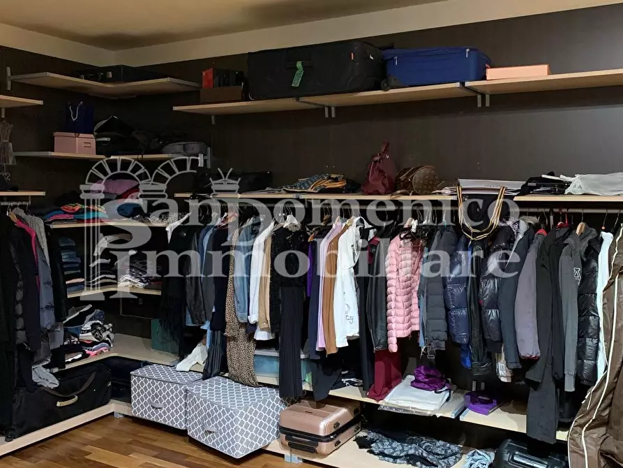 Immagine 23 di Villa in vendita  a Cascina