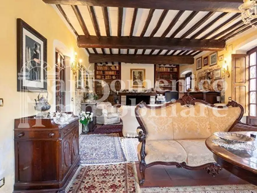 Immagine 6 di Villa in vendita  a Lucca