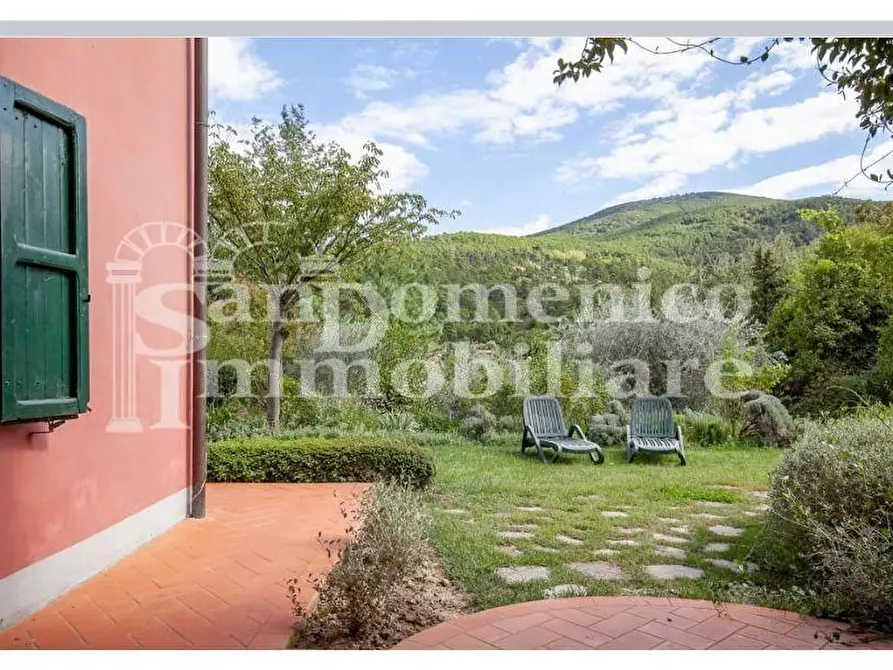 Immagine 5 di Villa in vendita  a Lucca