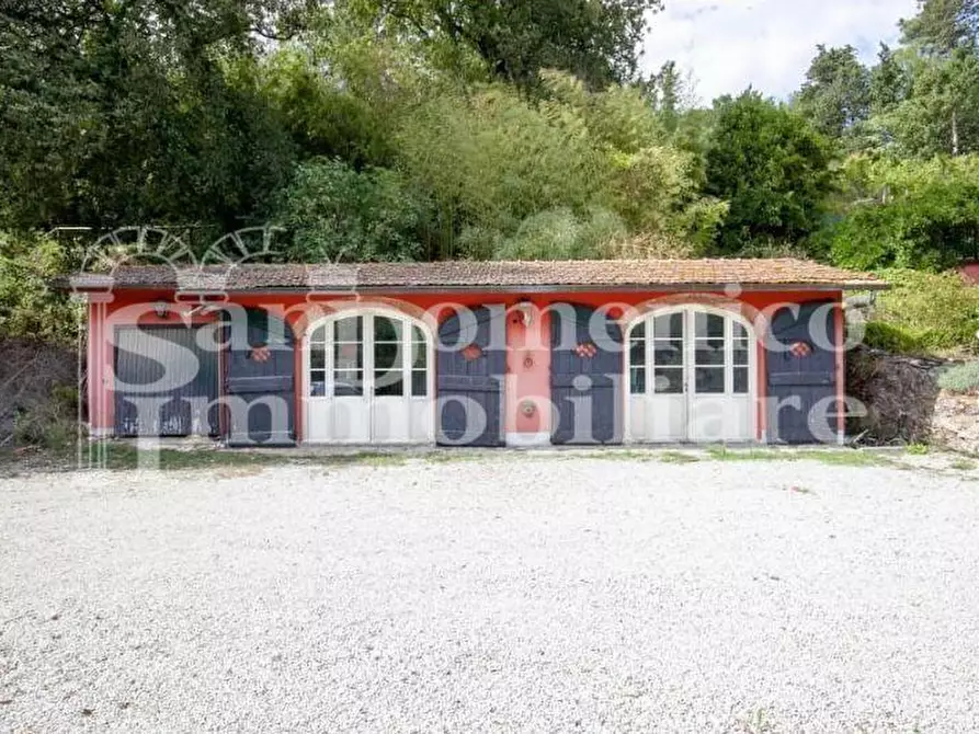 Immagine 3 di Villa in vendita  a Lucca