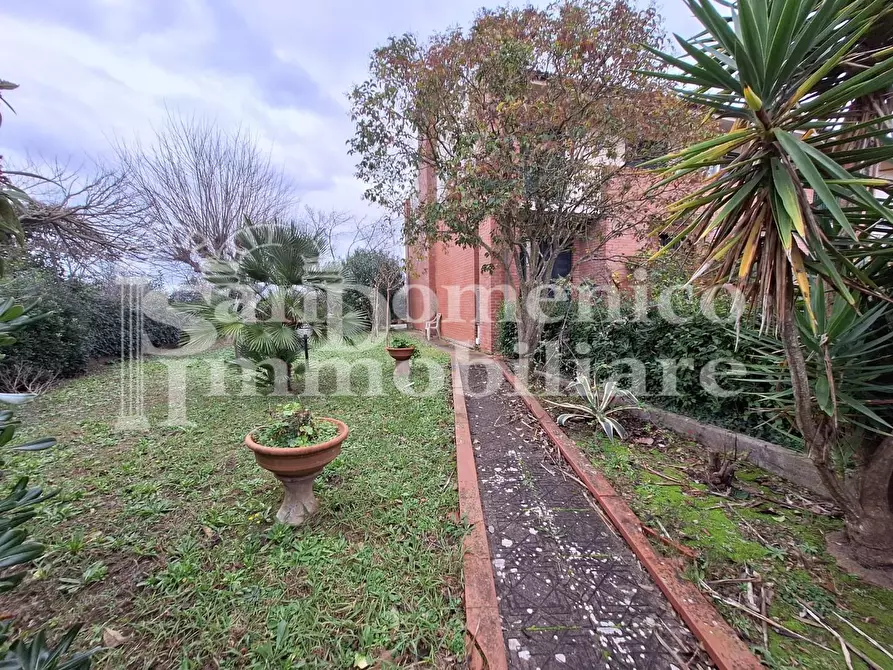 Immagine 41 di Villetta a schiera in vendita  a Vecchiano