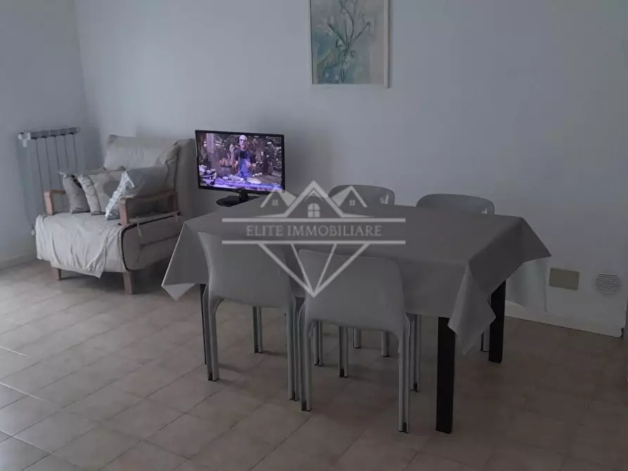 Immagine 7 di Appartamento in affitto  a Carrara