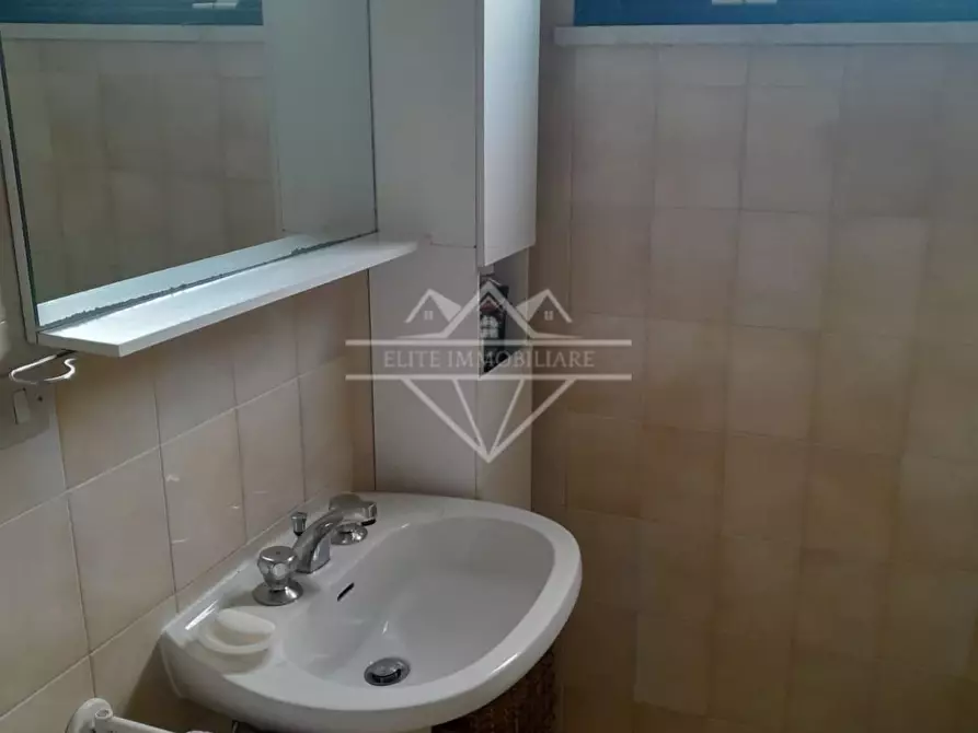 Immagine 14 di Appartamento in affitto  a Carrara