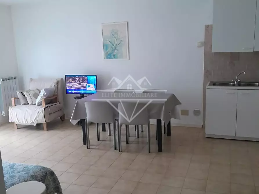 Immagine 2 di Appartamento in affitto  a Carrara