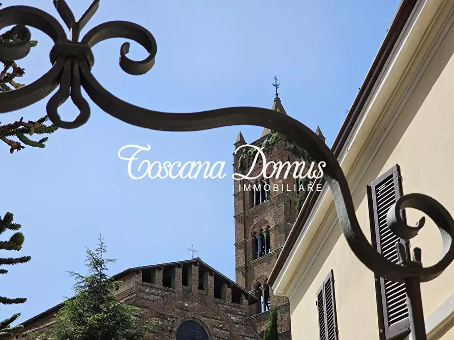 Immagine 36 di Appartamento in vendita  a Siena