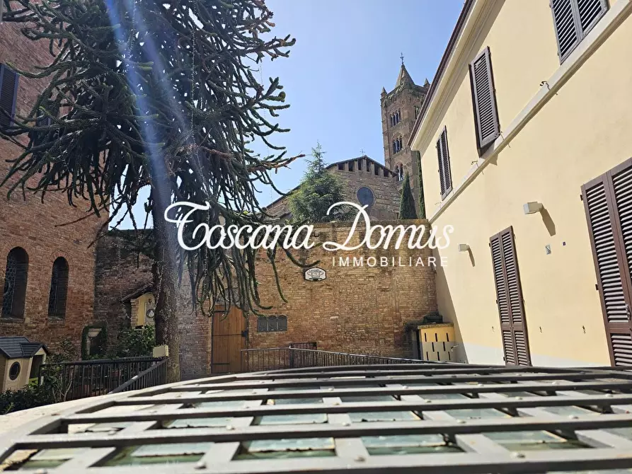 Immagine 37 di Appartamento in vendita  a Siena