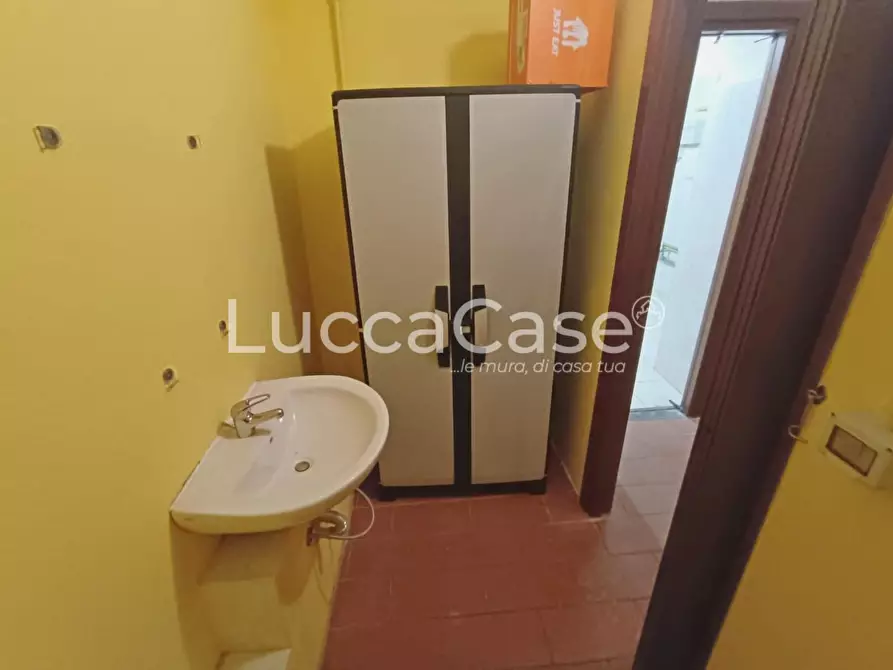 Immagine 13 di Locale commerciale in vendita  a Pisa