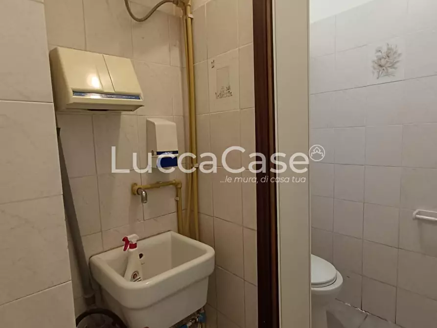 Immagine 17 di Locale commerciale in vendita  a Pisa