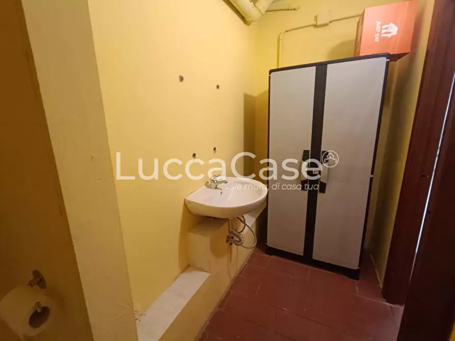 Immagine 14 di Locale commerciale in vendita  a Pisa