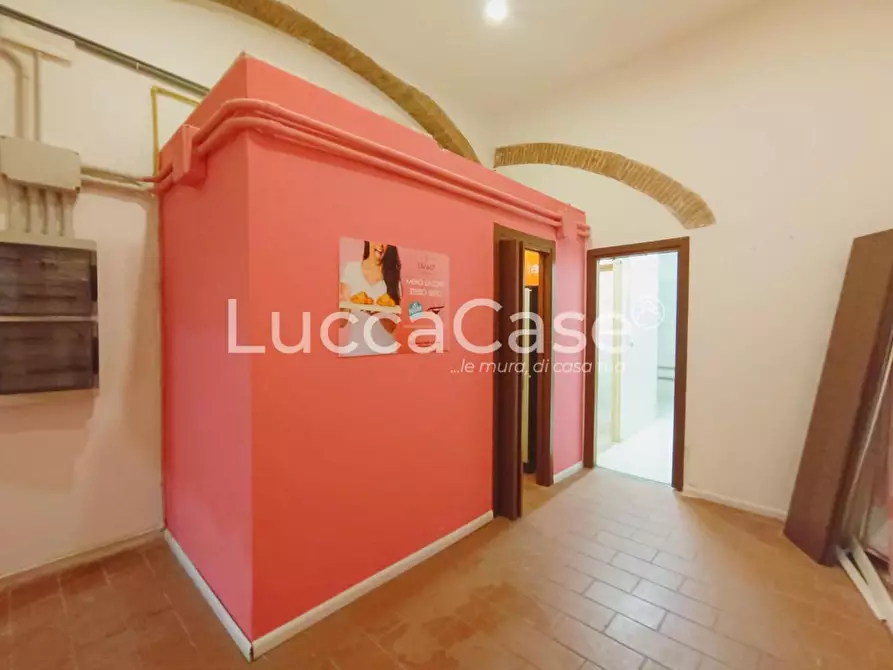 Immagine 8 di Locale commerciale in vendita  a Pisa