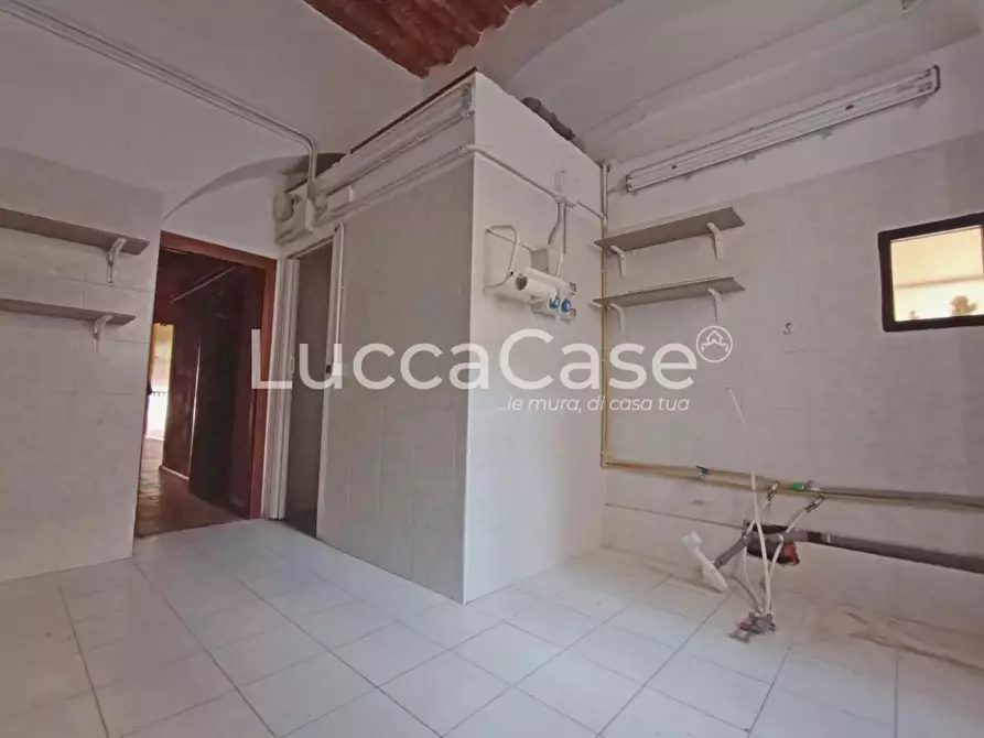 Immagine 9 di Locale commerciale in vendita  a Pisa