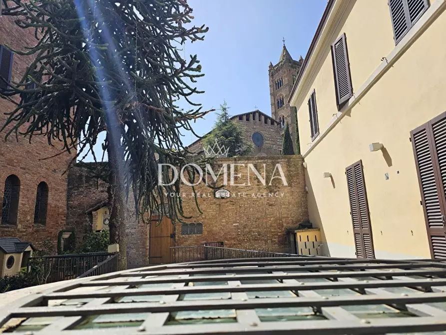 Immagine 37 di Appartamento in vendita  a Siena