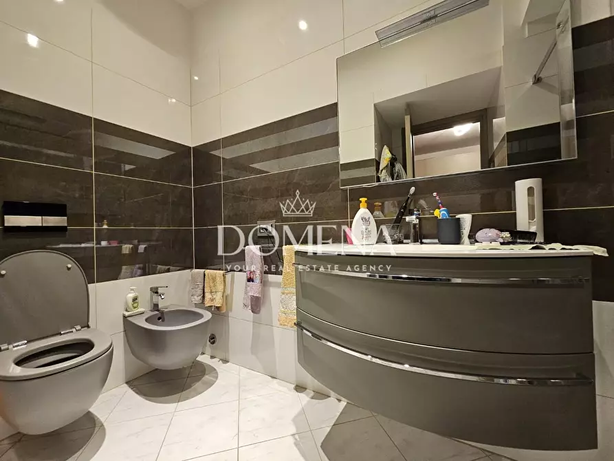 Immagine 33 di Appartamento in vendita  a Siena