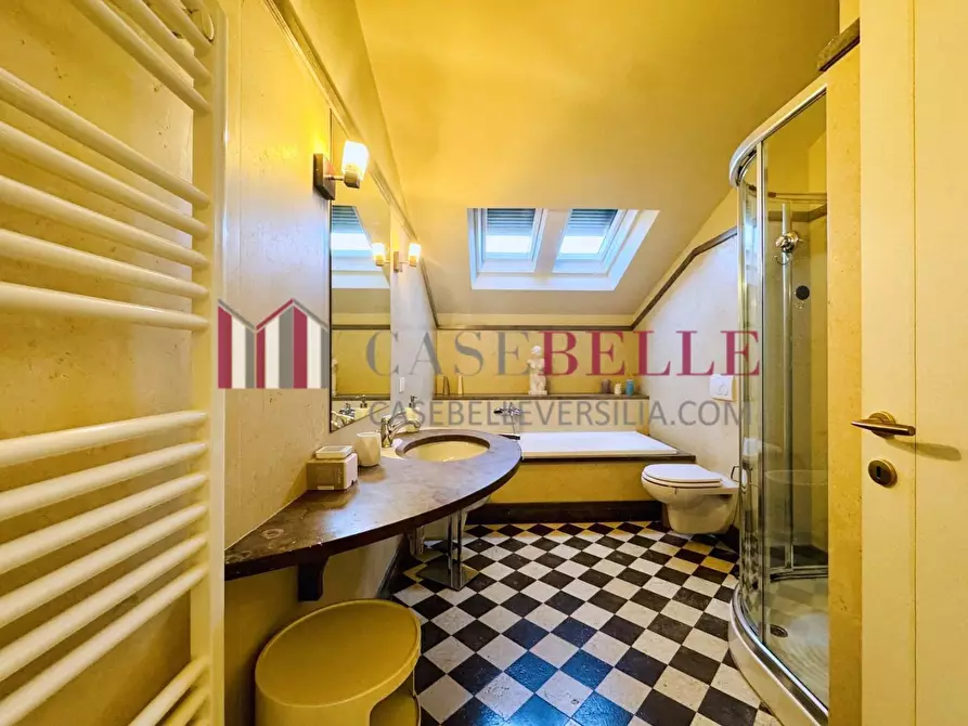 Immagine 29 di Villa in affitto  a Pietrasanta