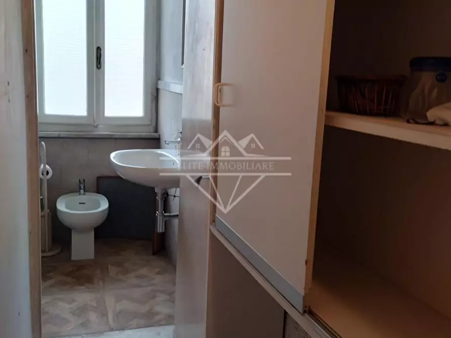 Immagine 9 di Appartamento in vendita  a Carrara