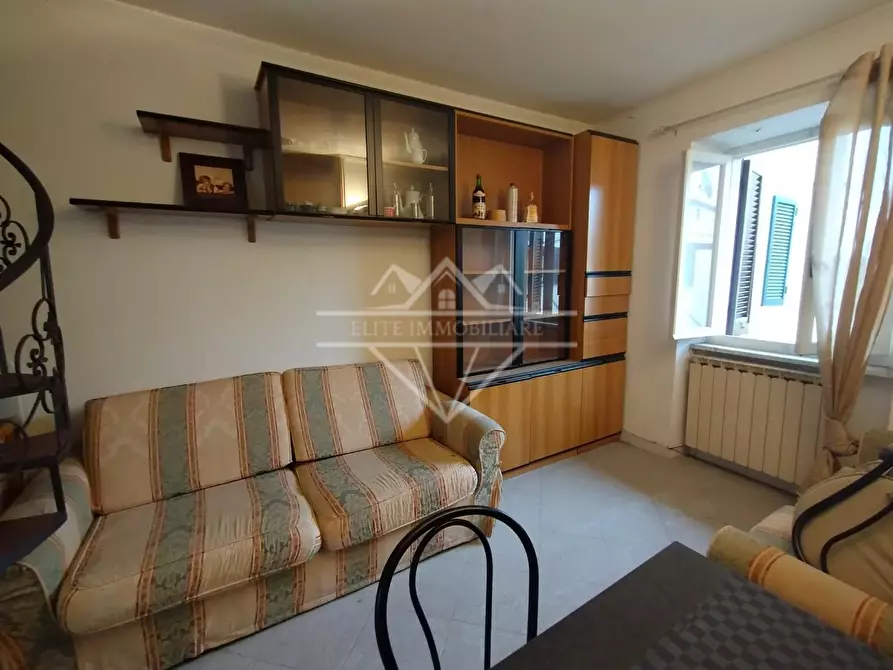 Immagine 2 di Appartamento in vendita  a Carrara