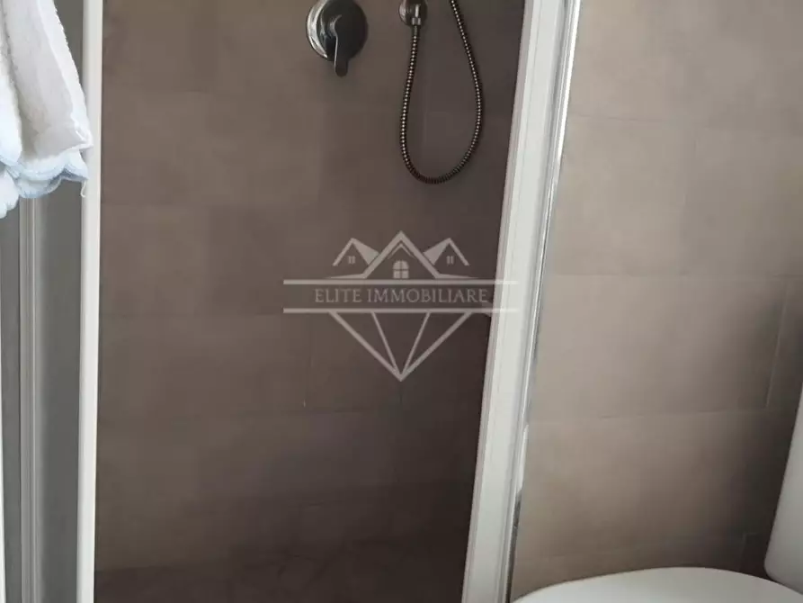 Immagine 11 di Appartamento in vendita  a Carrara