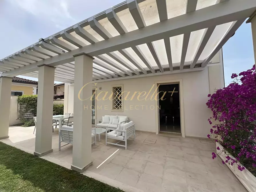 Immagine 13 di Villa in affitto  a Forte Dei Marmi