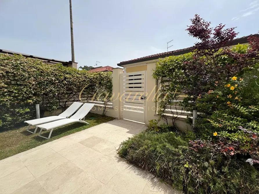 Immagine 8 di Villa in affitto  a Forte Dei Marmi