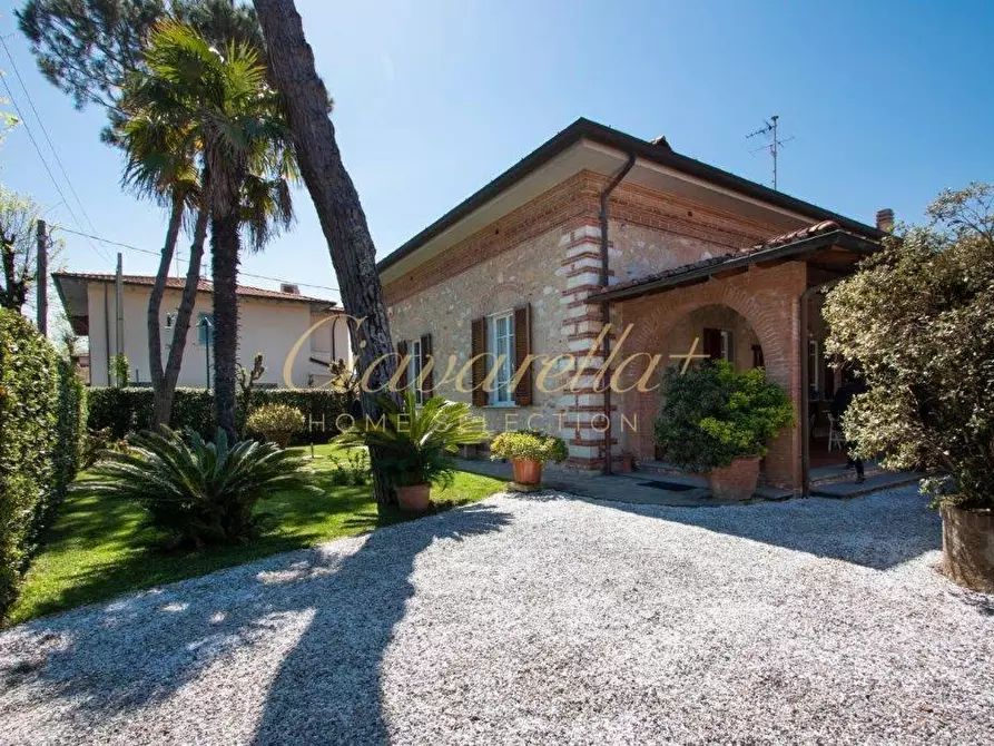 Immagine 1 di Villa in affitto  a Forte Dei Marmi