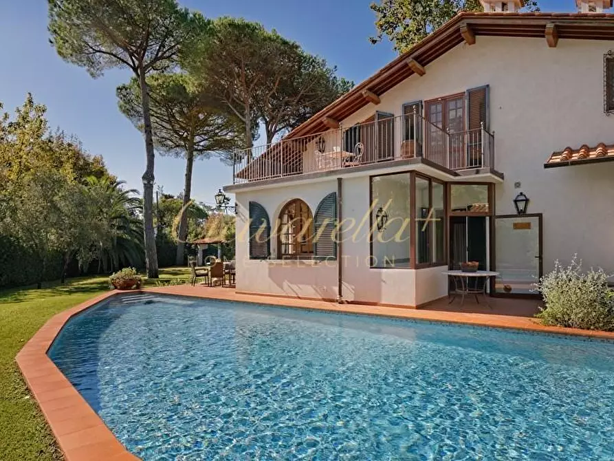 Immagine 1 di Villa in affitto  a Forte Dei Marmi