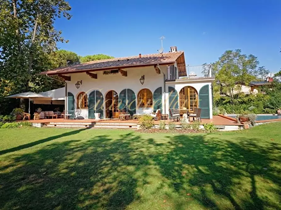 Immagine 2 di Villa in affitto  a Forte Dei Marmi