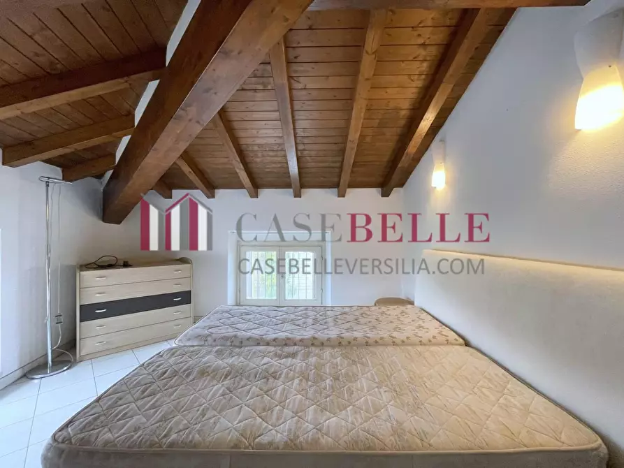 Immagine 11 di Mansarda in vendita  a Camaiore