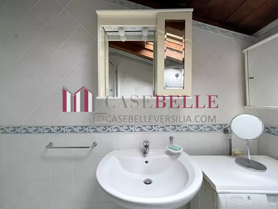 Immagine 20 di Mansarda in vendita  a Camaiore