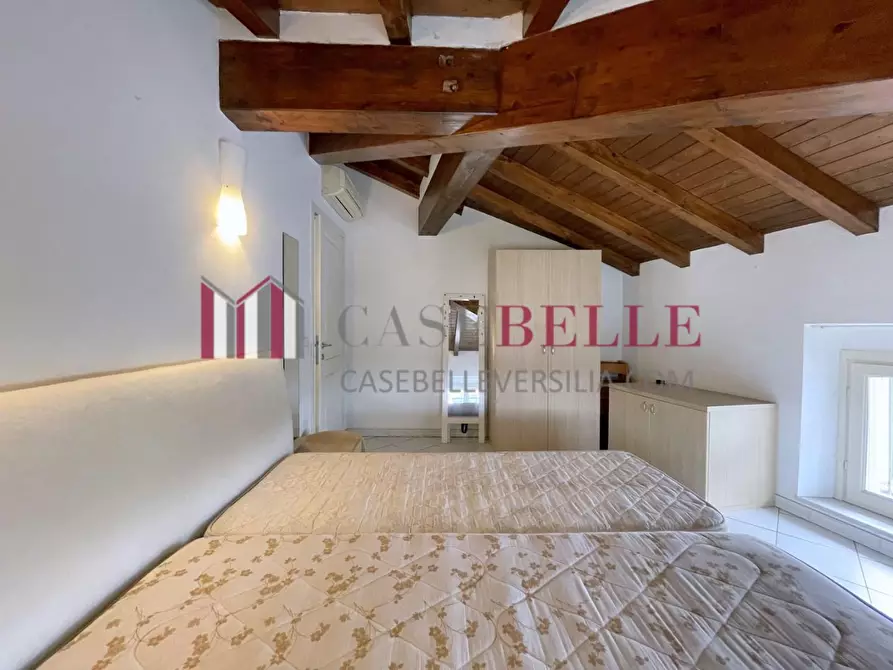 Immagine 13 di Mansarda in vendita  a Camaiore