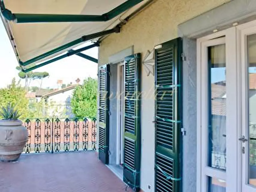 Immagine 12 di Villa in vendita  a Forte Dei Marmi