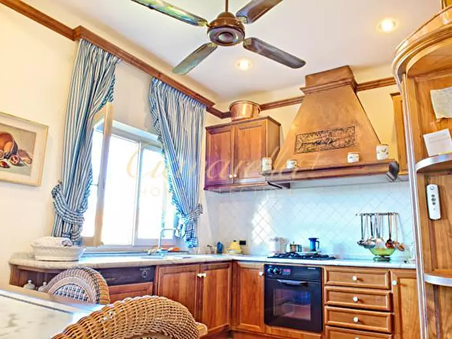 Immagine 7 di Villa in vendita  a Forte Dei Marmi