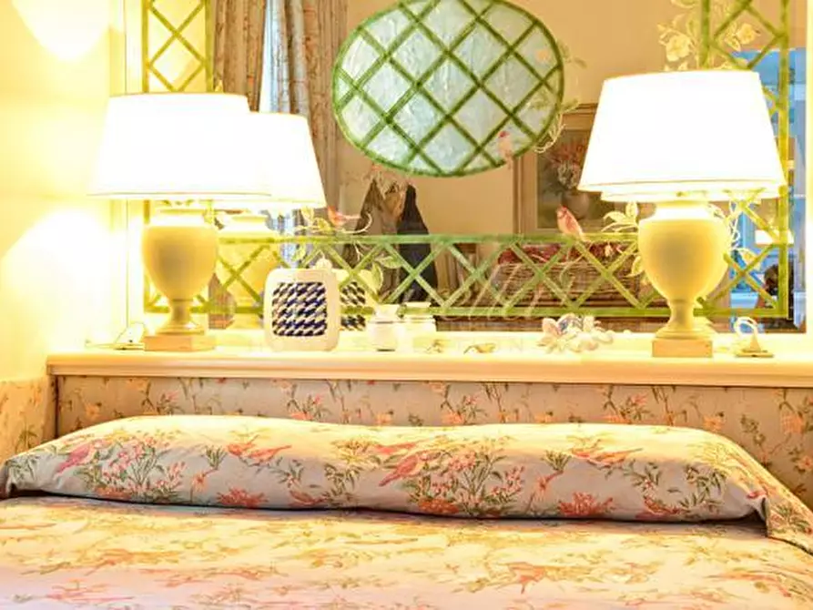 Immagine 8 di Villa in vendita  a Forte Dei Marmi