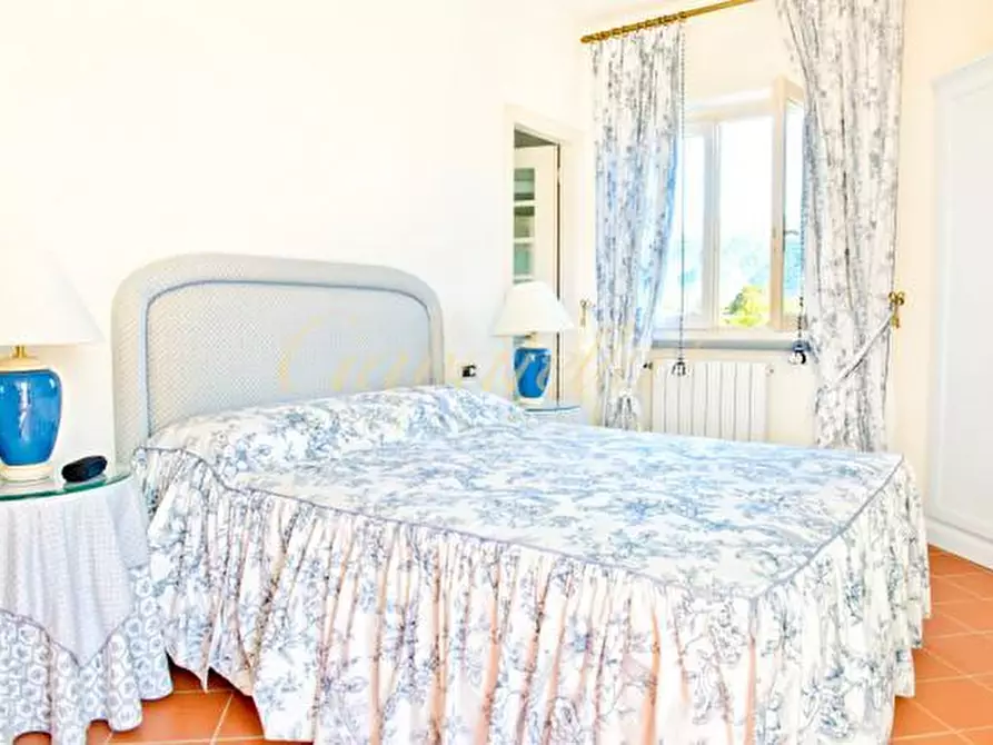 Immagine 9 di Villa in vendita  a Forte Dei Marmi