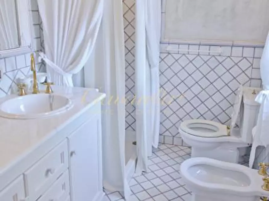 Immagine 14 di Villa in vendita  a Forte Dei Marmi