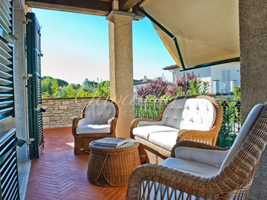 Immagine 5 di Villa in vendita  a Forte Dei Marmi