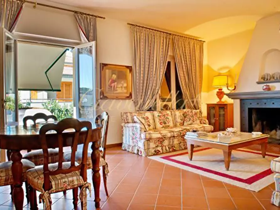 Immagine 4 di Villa in vendita  a Forte Dei Marmi