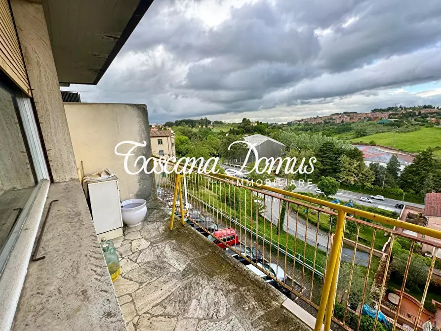 Immagine 13 di Appartamento in vendita  a Siena